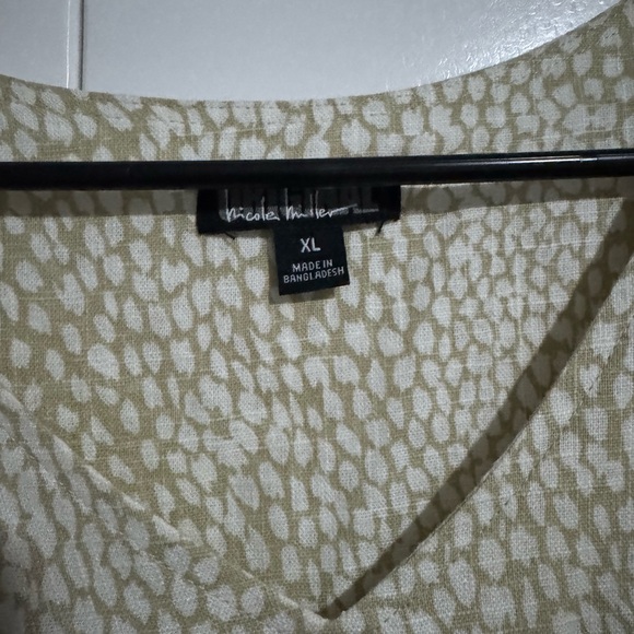 Elegant Cream Women's Tunic - Picture 2 of 4